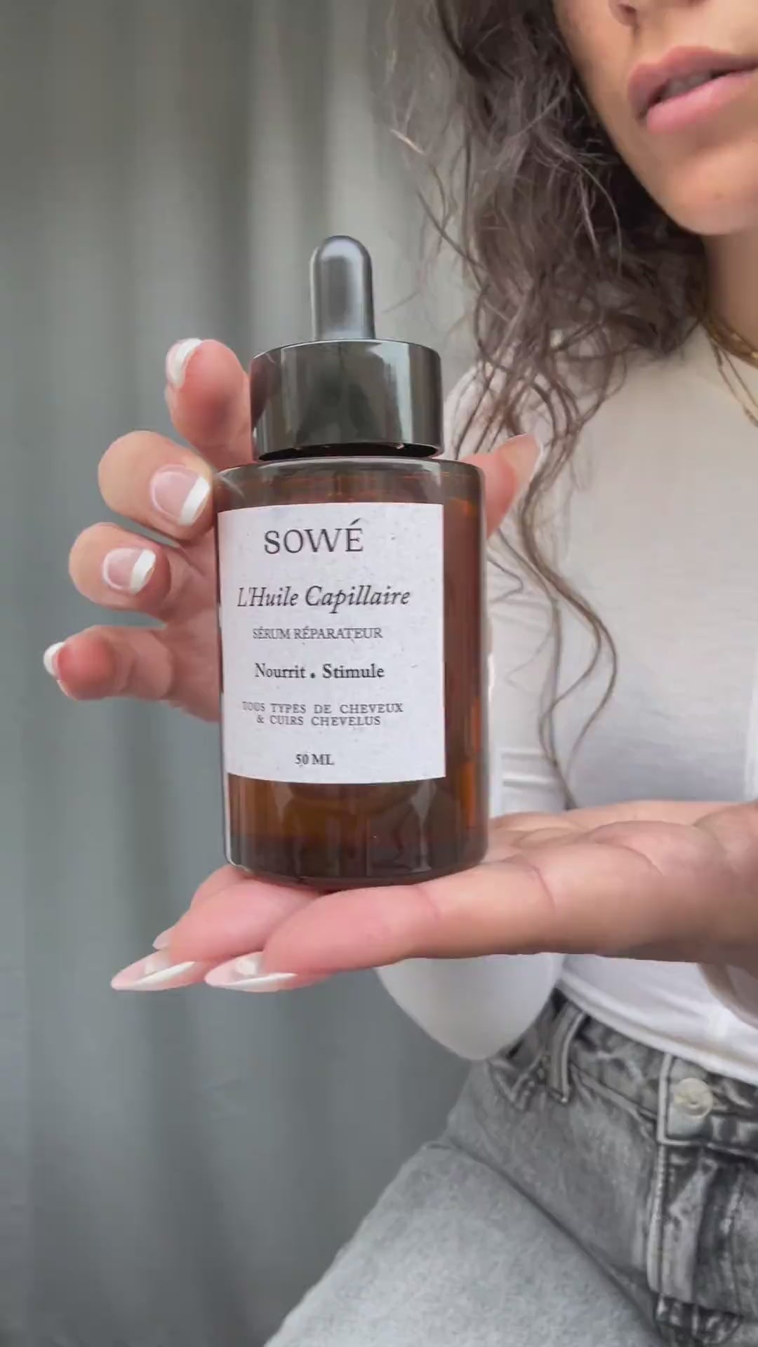 Application de l'huile capillaire SOWÉ en masque ou soin sans rinçage